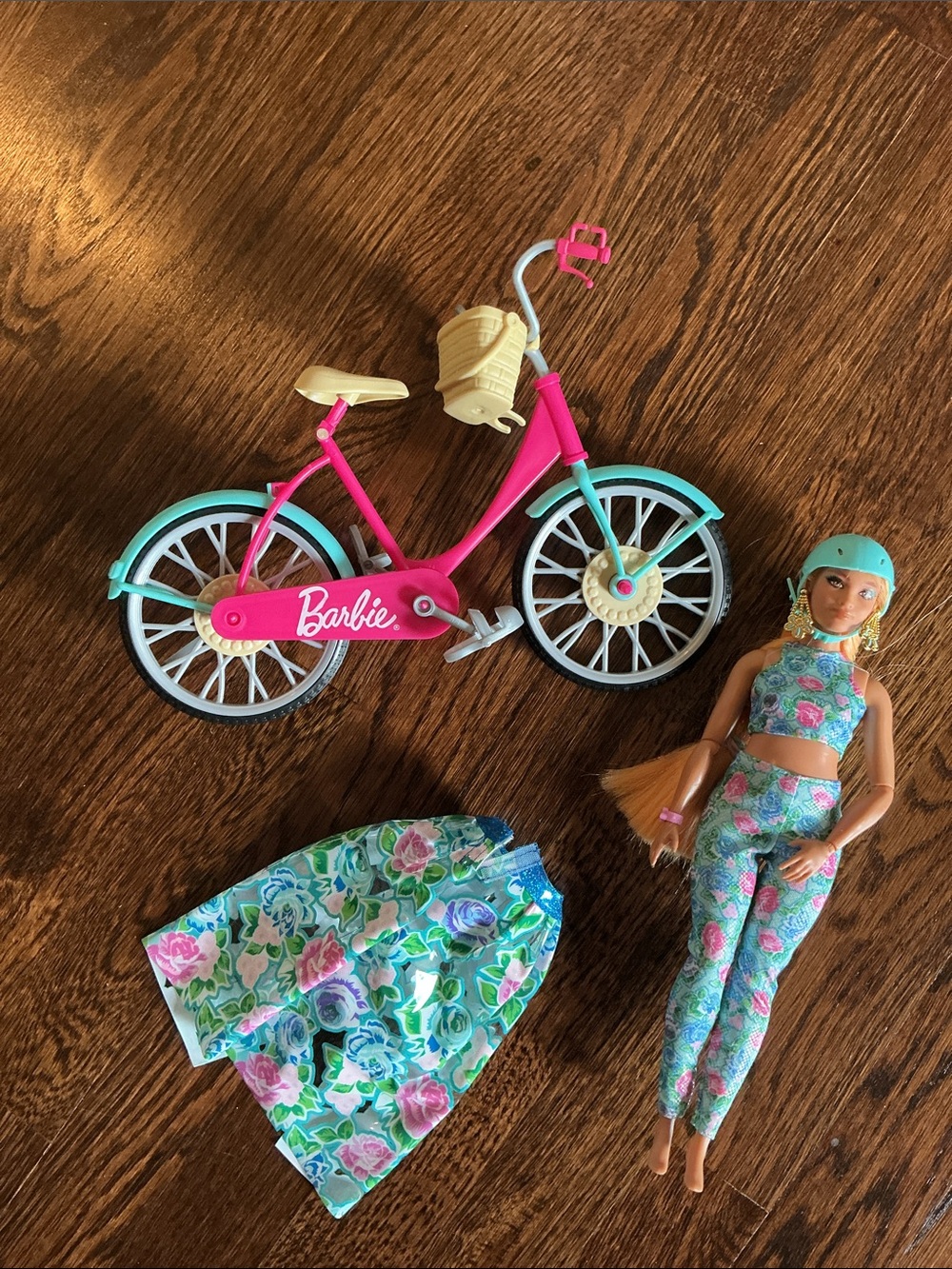 💗Barbie Pink and Teal Bicycle with Floral Outfit, Helmet, Earrings, Bracelet - Picture 3 of 11